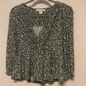 Women’s floral longsleeve scoop neck